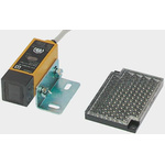 Omron Retroreflective Photoelectric Sensor, Block Sensor, 300 mm Detection Range