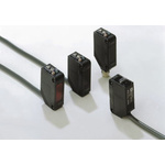 Omron Diffuse Photoelectric Sensor, Block Sensor, 90 mm Detection Range