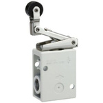 SMC Foot Pedal 3 Port Mechanical Valve Mechanical Valve VM200 Series, R 1/4, 1/4in, Series VM100