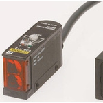 Omron Retroreflective Photoelectric Sensor, Block Sensor, 100 mm → 300 mm Detection Range