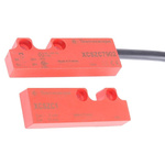 Telemecanique Sensors XCS-DMC Series Magnetic Non-Contact Safety Switch, 24V dc, Plastic Housing, 2NC, Cable