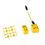 Pilz Transponder Non-Contact Safety Switch, 24V dc, Polybutylene Terephthalate Housing, M8
