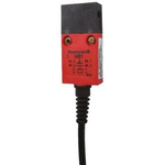 Honeywell GKM Safety Interlock Switch, 1NC/1NO, Keyed Actuator Included, Glass Filled PET