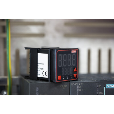 RS PRO Panel Mount PID Temperature Controller, 48 x 48mm, 3 Output Relay, SSR, 110 → 240 V ac Supply Voltage