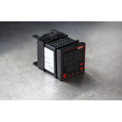 RS PRO Panel Mount PID Temperature Controller, 48 x 48mm, 3 Output Relay, SSR, 110 → 240 V ac Supply Voltage