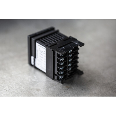 RS PRO Panel Mount PID Temperature Controller, 48 x 48mm, 3 Output Relay, SSR, 110 → 240 V ac Supply Voltage