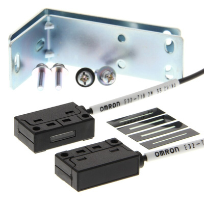Omron Plastic Fibre Optic Sensor 4000 mm, IP67