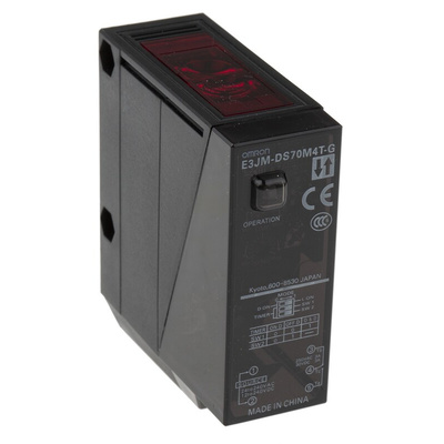 Omron Diffuse Photoelectric Sensor, Block Sensor, 700 mm Detection Range