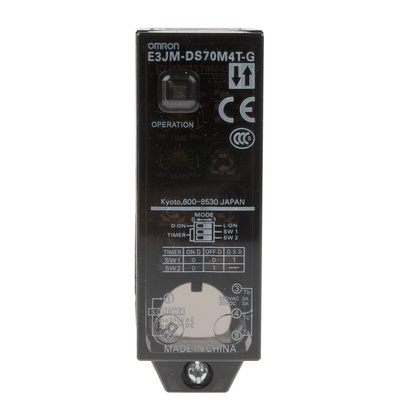 Omron Diffuse Photoelectric Sensor, Block Sensor, 700 mm Detection Range