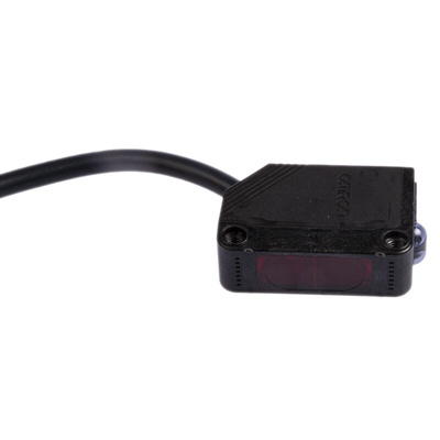 Omron Diffuse Photoelectric Sensor, Block Sensor, 5 mm → 100 mm Detection Range