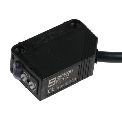 Omron Diffuse Photoelectric Sensor, Block Sensor, 1 m Detection Range