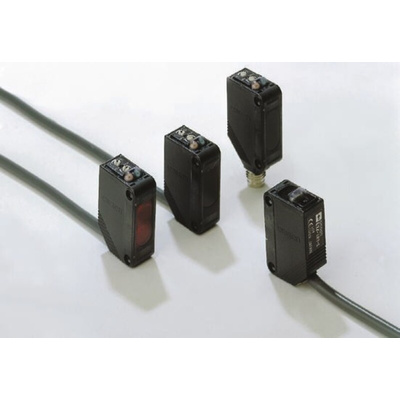 Omron Diffuse Photoelectric Sensor, Block Sensor, 90 mm Detection Range