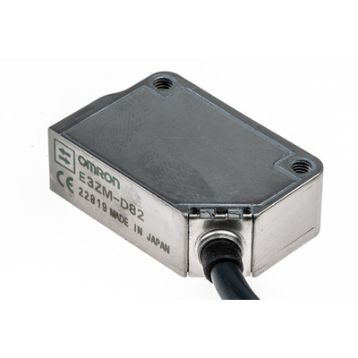 Omron Diffuse Photoelectric Sensor, Block Sensor, 1 m Detection Range