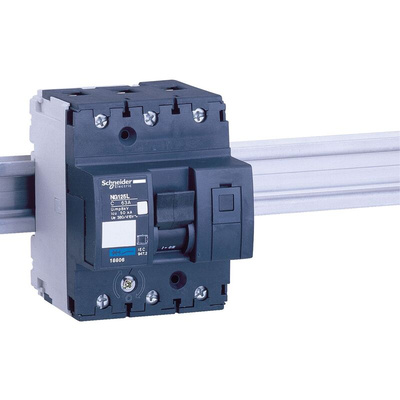 Schneider Electric Acti 9 MCB, 3P, 32A Curve C