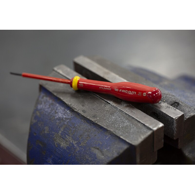 Facom Slotted Insulated Screwdriver, 2.5 x 0.4 mm Tip, 75 mm Blade, VDE/1000V, 178 mm Overall