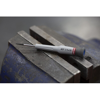 Facom Slotted Screwdriver, 2.5 mm Tip, 35 mm Blade, 117 mm Overall