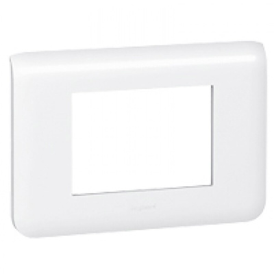 Legrand White 3 Gang Faceplate & Mounting Plate