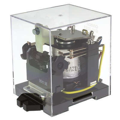 Omron Plug In Latching Power Relay, 12V dc Coil, 5A Switching Current, DPDT