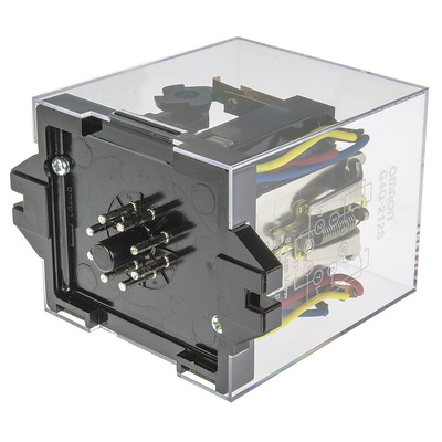 Omron Plug In Latching Power Relay, 12V dc Coil, 5A Switching Current, DPDT