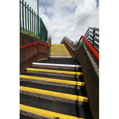Coba Europe Black/Yellow Stair Tread Glass Fibre Reinforced Plastic, Silicone Carbide Edge Protection, Solid Finish