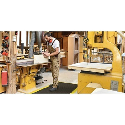 Notrax Black/Yellow Anti-Fatigue Mat Nitrile Rubber Mat, Diamond Pattern Finish 163cm x 1.02m x 184mm