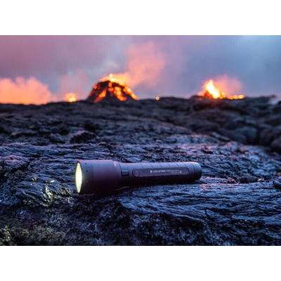LEDLENSER P7R LED Torch Black - Rechargeable 2000 lm