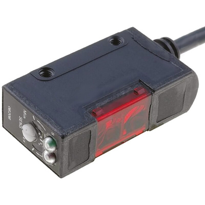 Omron Diffuse Photoelectric Sensor, Block Sensor, 700 mm Detection Range