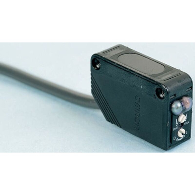 Omron Diffuse Photoelectric Sensor, Block Sensor, 60 mm → 120 mm Detection Range