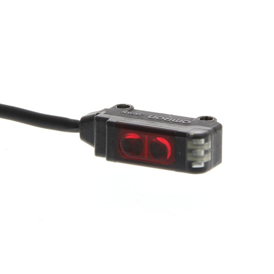 Omron Limited Reflective Photoelectric Sensor, Block Sensor, 5 → 30 mm Detection Range