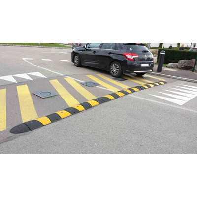 RS PRO High Visibility Rubber Speed Bump, 300mm x 1.83 m x 50 mm, 30km/h Speed Limit