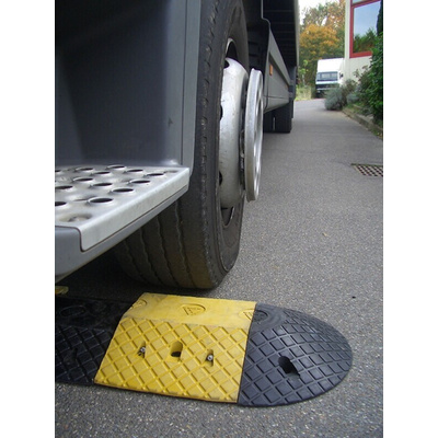 RS PRO High Visibility Rubber Speed Bump End Cap, 400mm x 220 mm x 70 mm, 15km/h Speed Limit