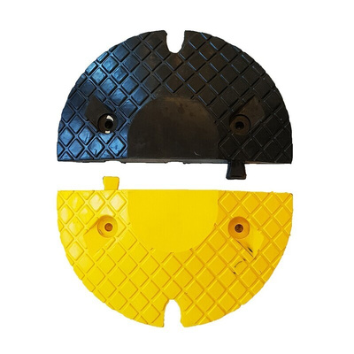 RS PRO High Visibility Rubber Speed Bump End Cap, 400mm x 220 mm x 70 mm, 15km/h Speed Limit