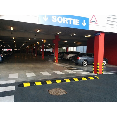 RS PRO High Visibility Rubber Speed Bump, 400mm x 250 mm x 70 mm, 15km/h Speed Limit