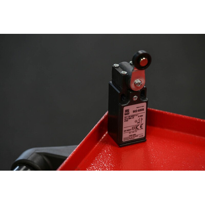 RS PRO Roller Lever Limit Switch, NO/NC, IP65, DPST, Thermoplastic Housing, 400V ac Max, 4A Max