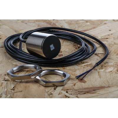 RS PRO Inductive Barrel-Style Proximity Sensor, M30 x 1.5, 10 mm Detection, PNP Output, 10 → 30 V dc, IP67