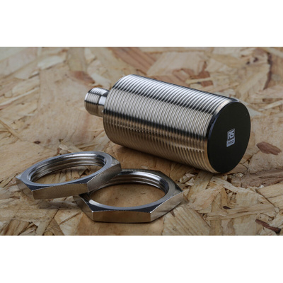 RS PRO Inductive Barrel-Style Proximity Sensor, M30 x 1.5, 10 mm Detection, PNP Output, 10 → 30 V dc, IP67