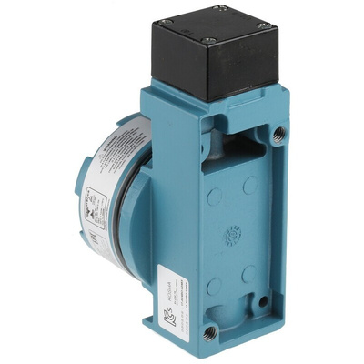 Honeywell BX Series Roller Lever Limit Switch, NO/NC, IP67, SPDT, Aluminium Housing, 600V ac Max, 10A Max