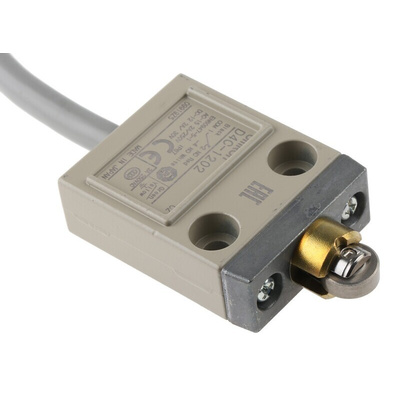 Omron Roller Plunger Limit Switch, NO/NC, IP67, SPDT, Metal Housing, 250V ac Max, ac 5A Max