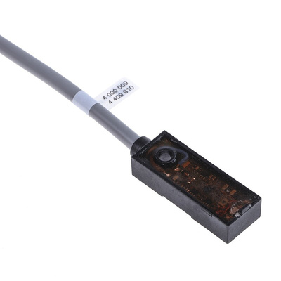 Pepperl + Fuchs Inductive Block-Style Proximity Sensor, 4 mm Detection, PNP Output, 10 → 30 V dc, IP67