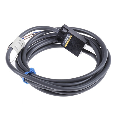 Omron Inductive Block-Style Proximity Sensor, 5 mm Detection, PNP Output, 10 → 30 V dc, IP67
