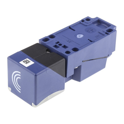 Telemecanique Sensors Inductive Block-Style Proximity Sensor, 20 mm Detection, 12 → 48 V dc, IP65, IP67, IP69K