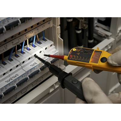Fluke T150, LCD Voltage tester, 690V, Continuity Check, Battery Powered, CAT III 690V